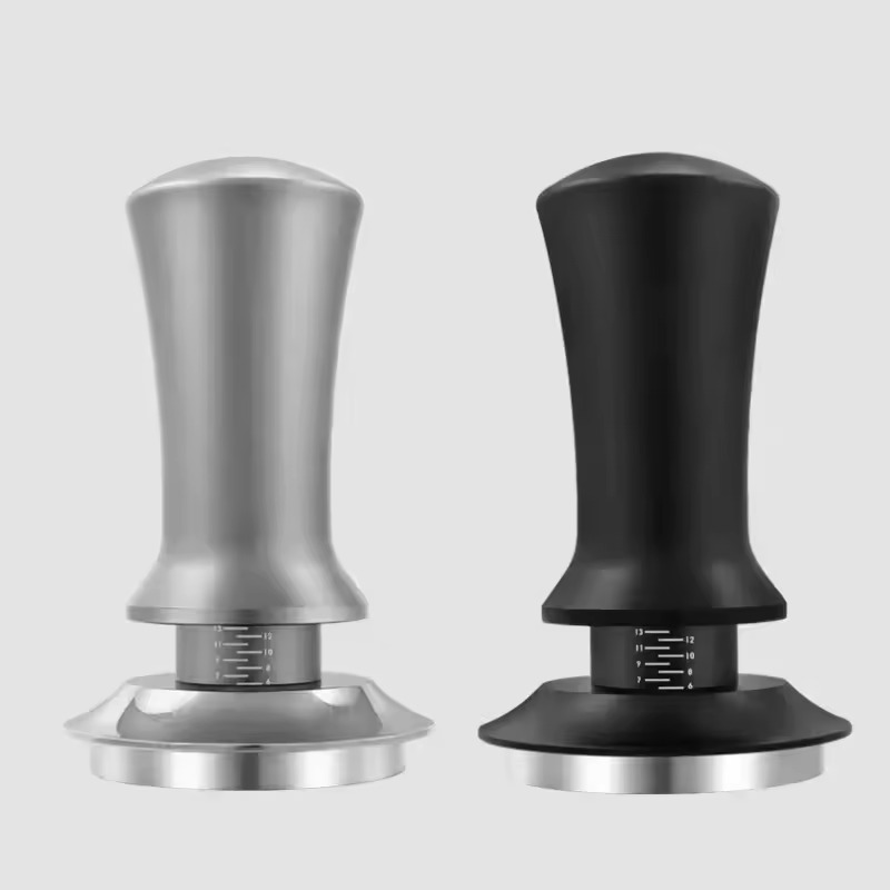 Tamper Café Professionnel à Ressort 51mm / 53mm / 58mm – Pression Constante pour Espresso à Agadir